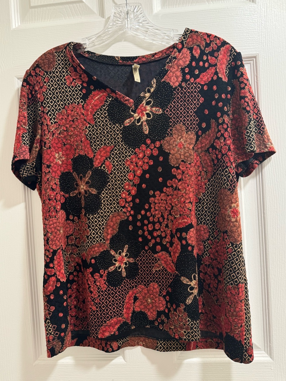 White Stag 90s/y2k Floral V-Neck Short Sleeve Top